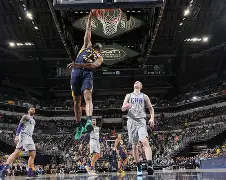 开云体育入口-关于印第安纳步行者迎荷甲关键赛；清晨更衣室发声；更衣室稳定；更衣室氛围转暖的信息